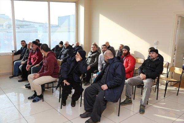 Sokakta kalan evsizler sıcak yuvaya alındı