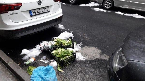 Şişli'de sokaklar çöple doldu