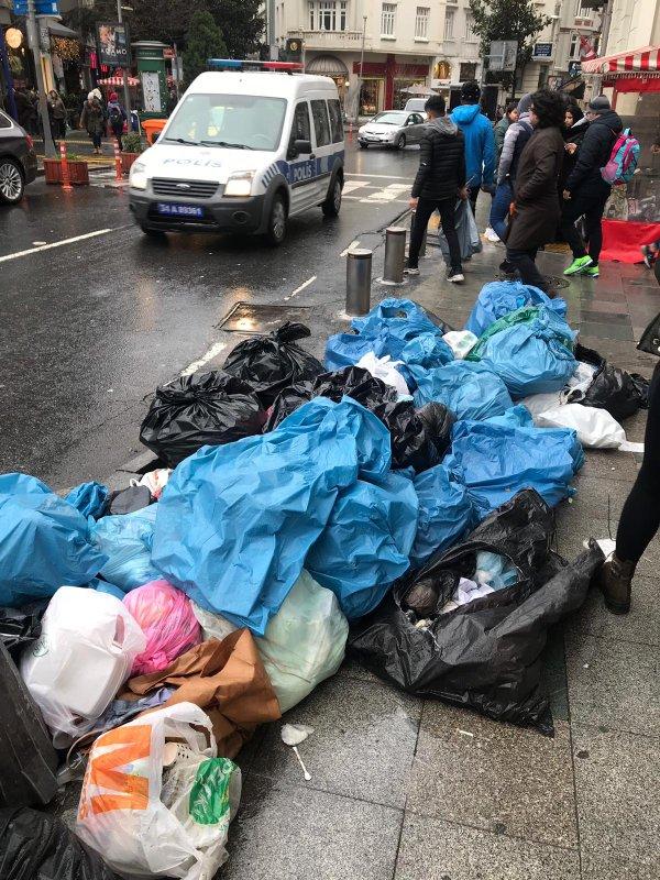 Şişli'de sokaklar çöple doldu
