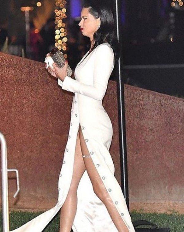 Adriana Lima elinden hamburgeri düşürmedi