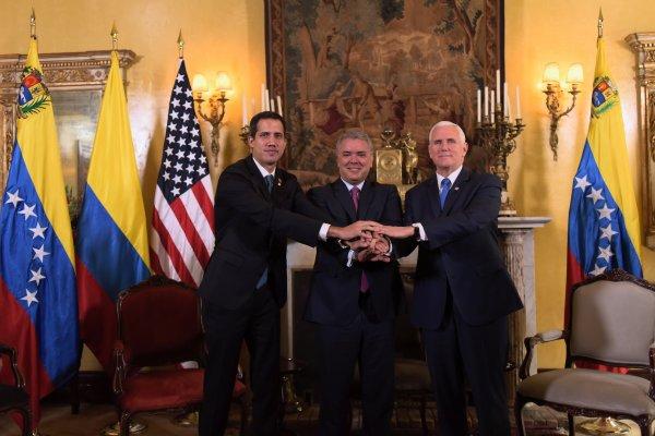 Pence: Dünyadan izole ederiz