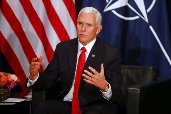 Pence: Dünyadan izole ederiz