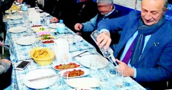 İşçilere para ödemeyen Didim Belediyesi'nden rakı ziyafeti