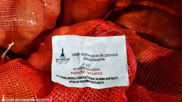 CHP İzmir'de bedava patates-soğan dağıtıyor