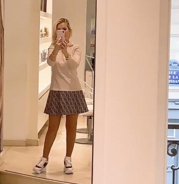 Seda Sayan'dan mini etekli paylaşım