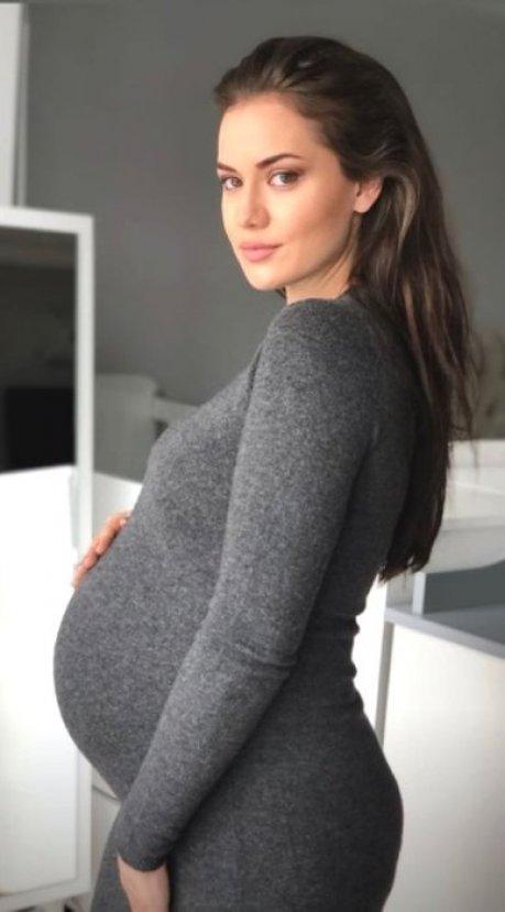 Fahriye Evcen ve Burak Özçivit oğullarına Instagram açtı