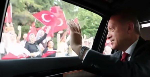 AK Parti Benim şarkısına nostaljik klip