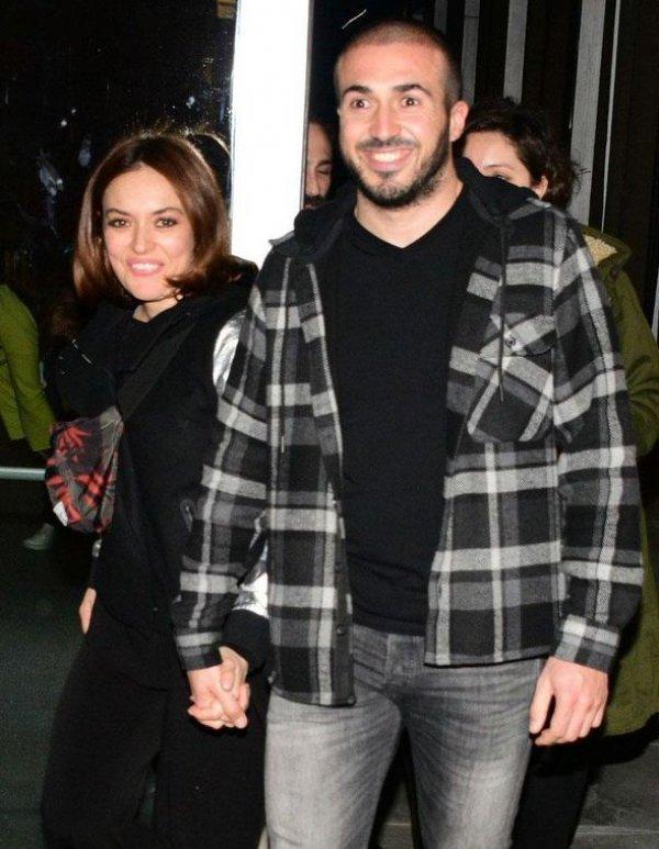 Ezgi Mola sevgilisi Mustafa Aksakallı ile ilk kez el ele