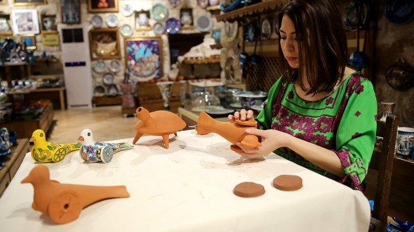 Frig dönemine ait oyuncaklara yanardağ tüflerinden hayat