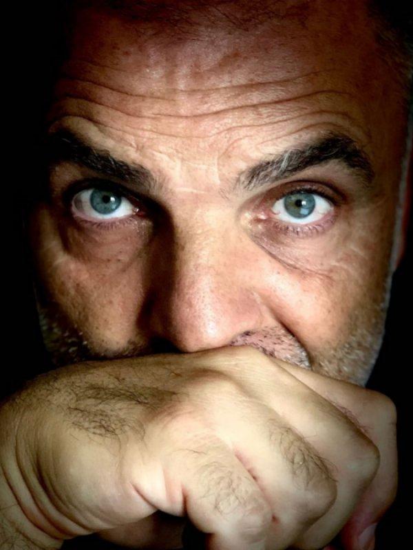 Hakan Yel ile 9. romanı “Bir Daha” ve ilginç yaşamını konuştuk