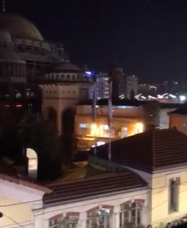 Taksim'de feministler ezanı ıslıkladı