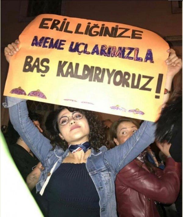 İstiklal Caddesi'ndeki eylemde tepki çeken pankartlar