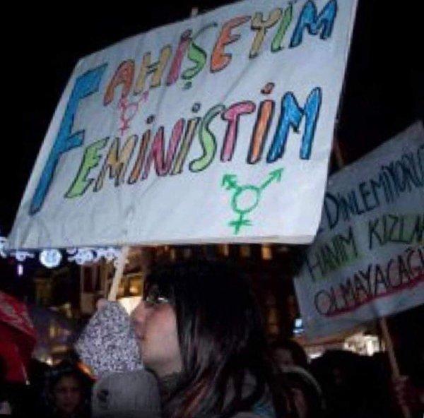 İstiklal Caddesi'ndeki eylemde tepki çeken pankartlar