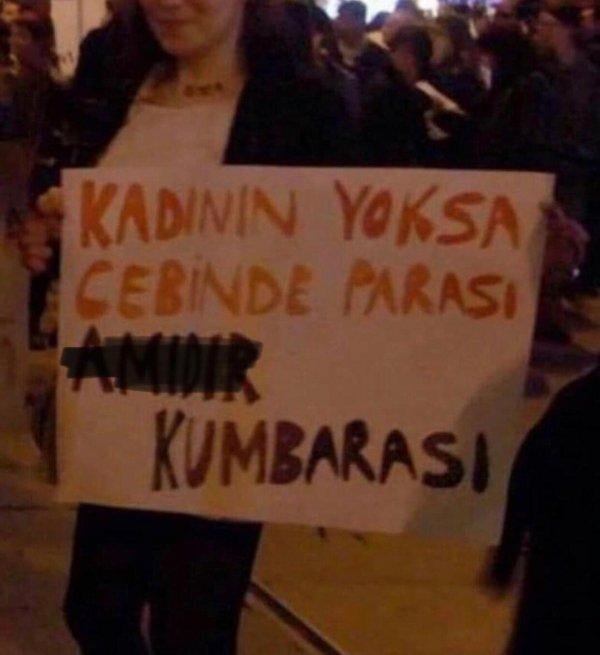 İstiklal Caddesi'ndeki eylemde tepki çeken pankartlar