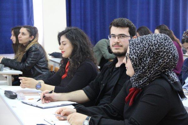 30 kız öğrencinin içinde tek erkek öğrenci kaldı