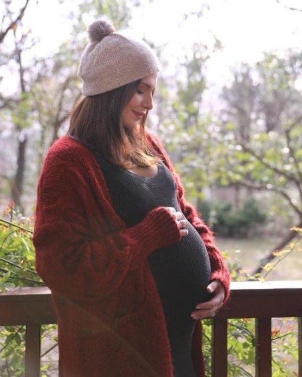 Sinem Öztürk doğurdu