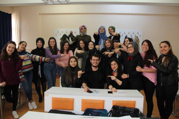 30 kız öğrencinin içinde tek erkek öğrenci kaldı