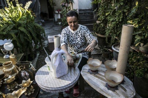 Atık malzemeleri özel tasarım ürünlere dönüştürüyor