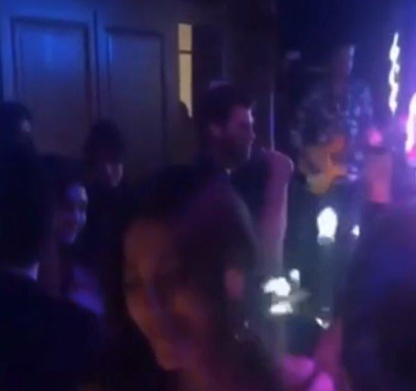 Kıvanç Tatlıtuğ şarkı söyledi, Başak Dizer oynadı