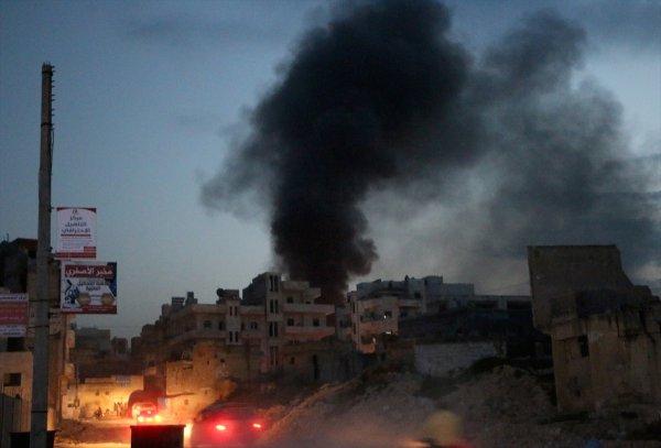 İdlib'e yoğun hava saldırıları sürüyor