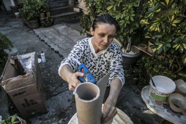 Atık malzemeleri özel tasarım ürünlere dönüştürüyor