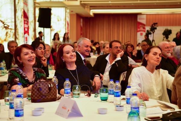 Kemal Kılıçdaroğlu: Sanatçı baskıya direnir