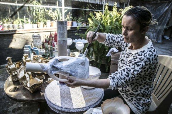 Atık malzemeleri özel tasarım ürünlere dönüştürüyor