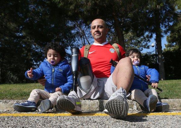 Bacağını vatana feda eden gazi Özgür Ocak görevine döndü