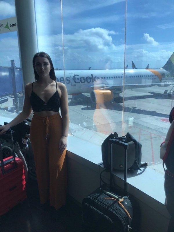 Kıyafeti yüzünden uçağa alınmadı