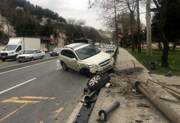Dubaları ve direği devirdi, olay yerinden kaçtı
