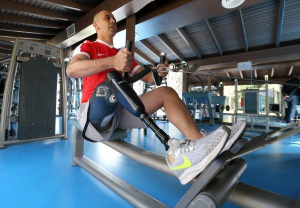 Bacağını vatana feda eden gazi Özgür Ocak görevine döndü