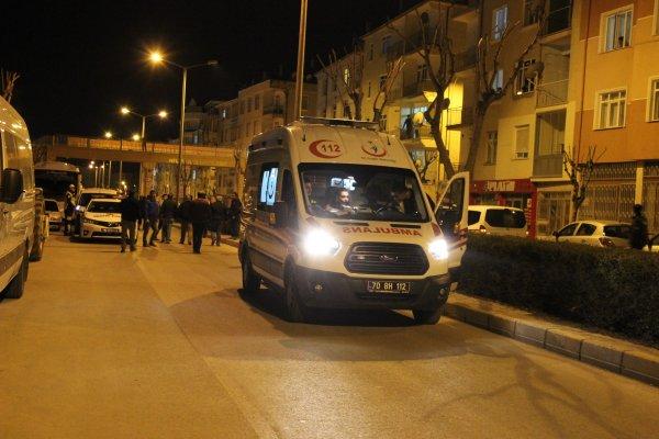 Minibüsün altına girdi, boğazına bıçağı dayadı