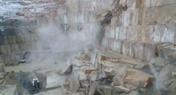 Tonlarca mermer saniyeler içerisinde yere indi