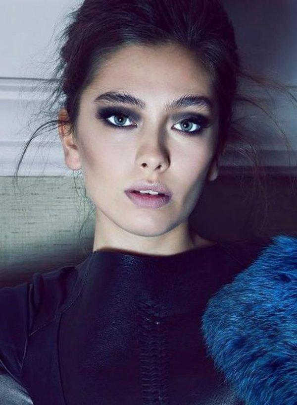 Neslihan Atagül makyajsız