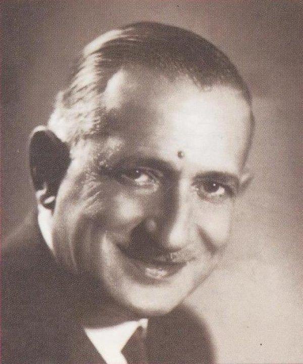 Türkçede yeni bir safa açan öykücülüğü ve Refik Halid Karay