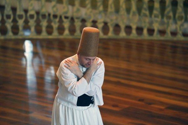 İstanbul'a semazenlik yapmaya gelen İngiliz