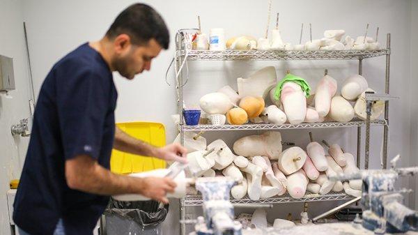 Suriyeli sakat çocuklar, protez bacaklarıyla koşacak