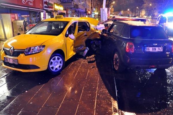Alkollü sürücü 4 araca çarptı, burnu bile kanamadı