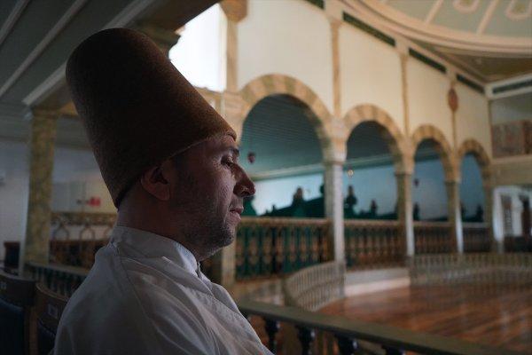 İstanbul'a semazenlik yapmaya gelen İngiliz