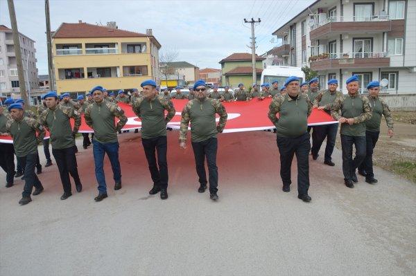 25 yıl sonra şehit komutanlarının mezarında buluştular