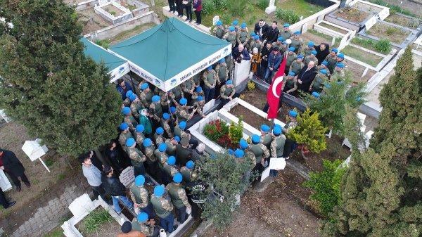 25 yıl sonra şehit komutanlarının mezarında buluştular