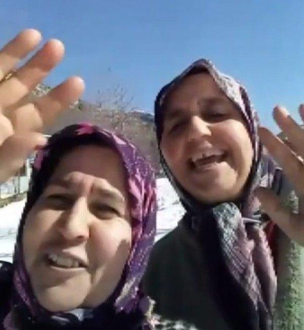 Kar yağışına sevinen Hataylı teyzeler