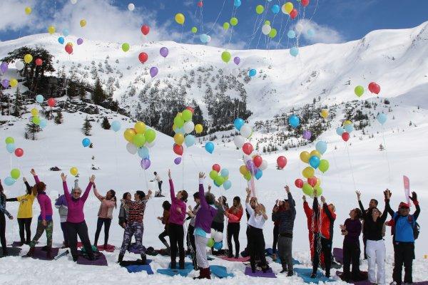 Alanya’da kayak festivali renkli görüntülere sahne oldu