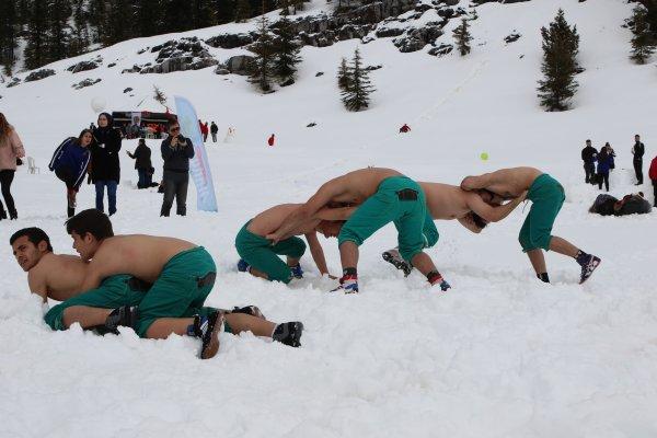 Alanya’da kayak festivali renkli görüntülere sahne oldu