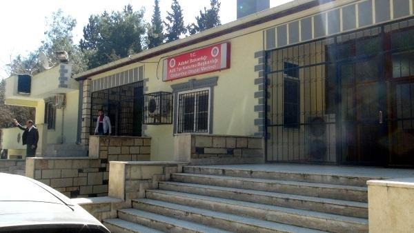 14 yıllık eşini elleriyle boğarak öldürdü