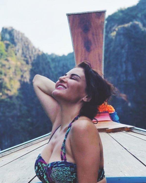 Göksel'in yatak pozu