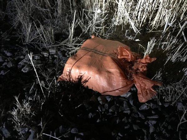 Tren yoluna 4 çuval esrar atıldı