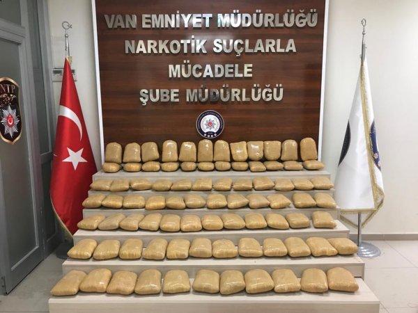 Tren yoluna 4 çuval esrar atıldı