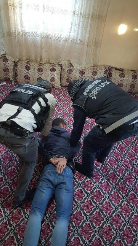 Okul çevresinde uyuşturucu satan 11 kişiye gözaltı