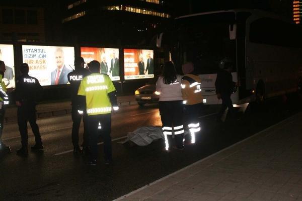 Otobüs yolun karşısına geçmeye çalışan bir kişiye çarptı